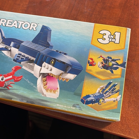 LEGO Creator 3 In 1 Deep Sea Creatures 230 Pc Building Kit Shark Fish Squid Crab - Picture 6 of 6